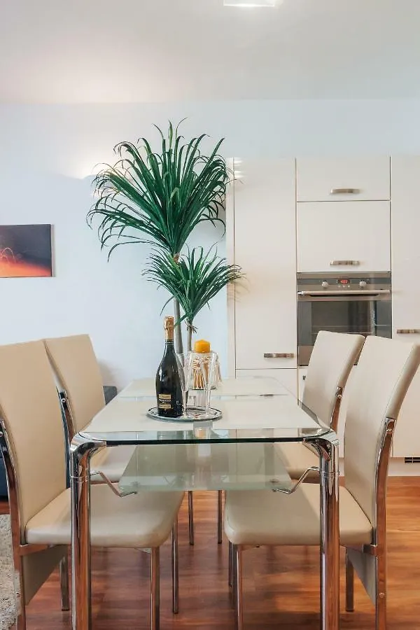 Nobless Apartment 브르노 체코